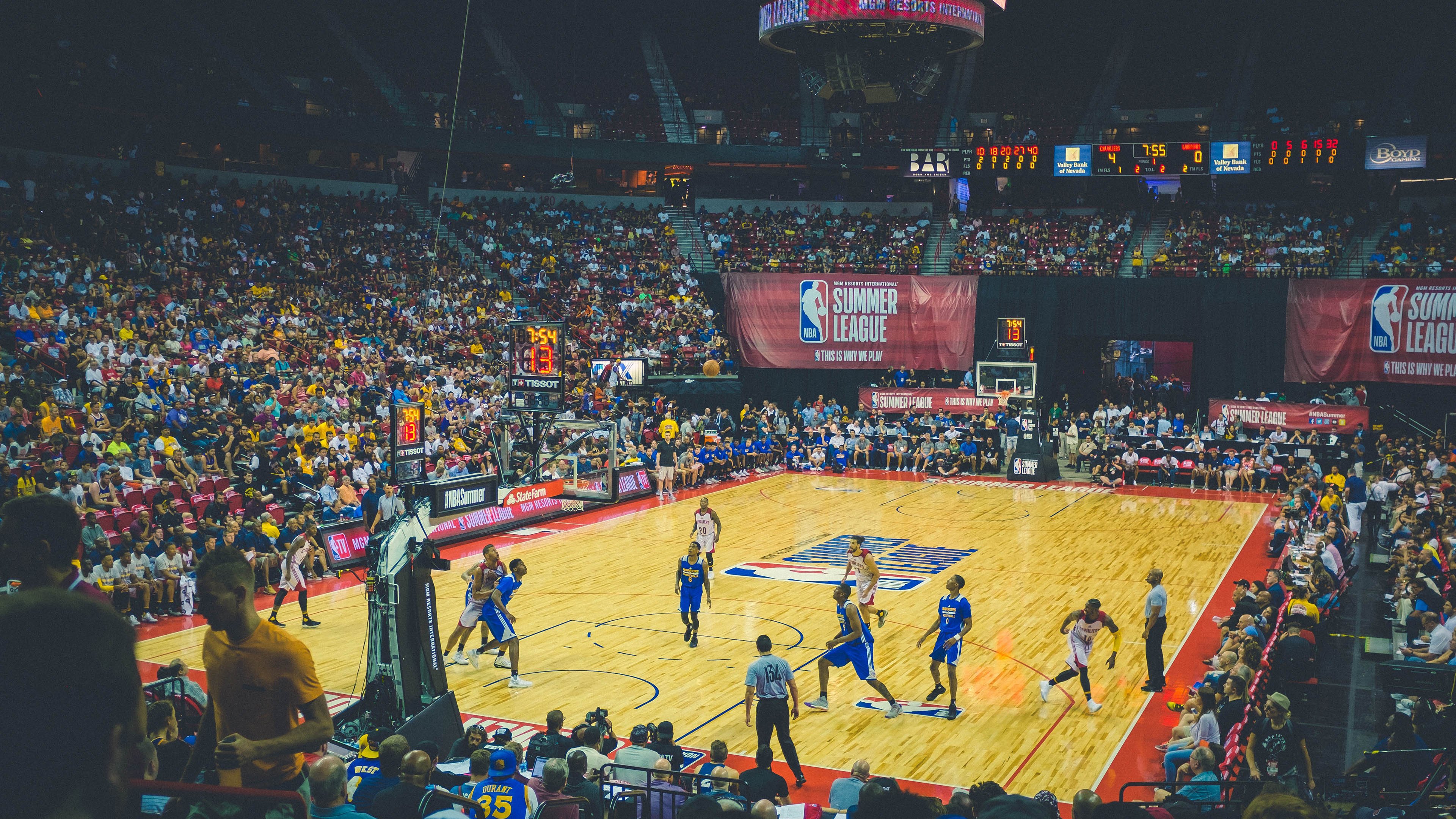 世俱杯首回合爆出冷门！莱比锡鏖战新疆男篮，争冠形势突变