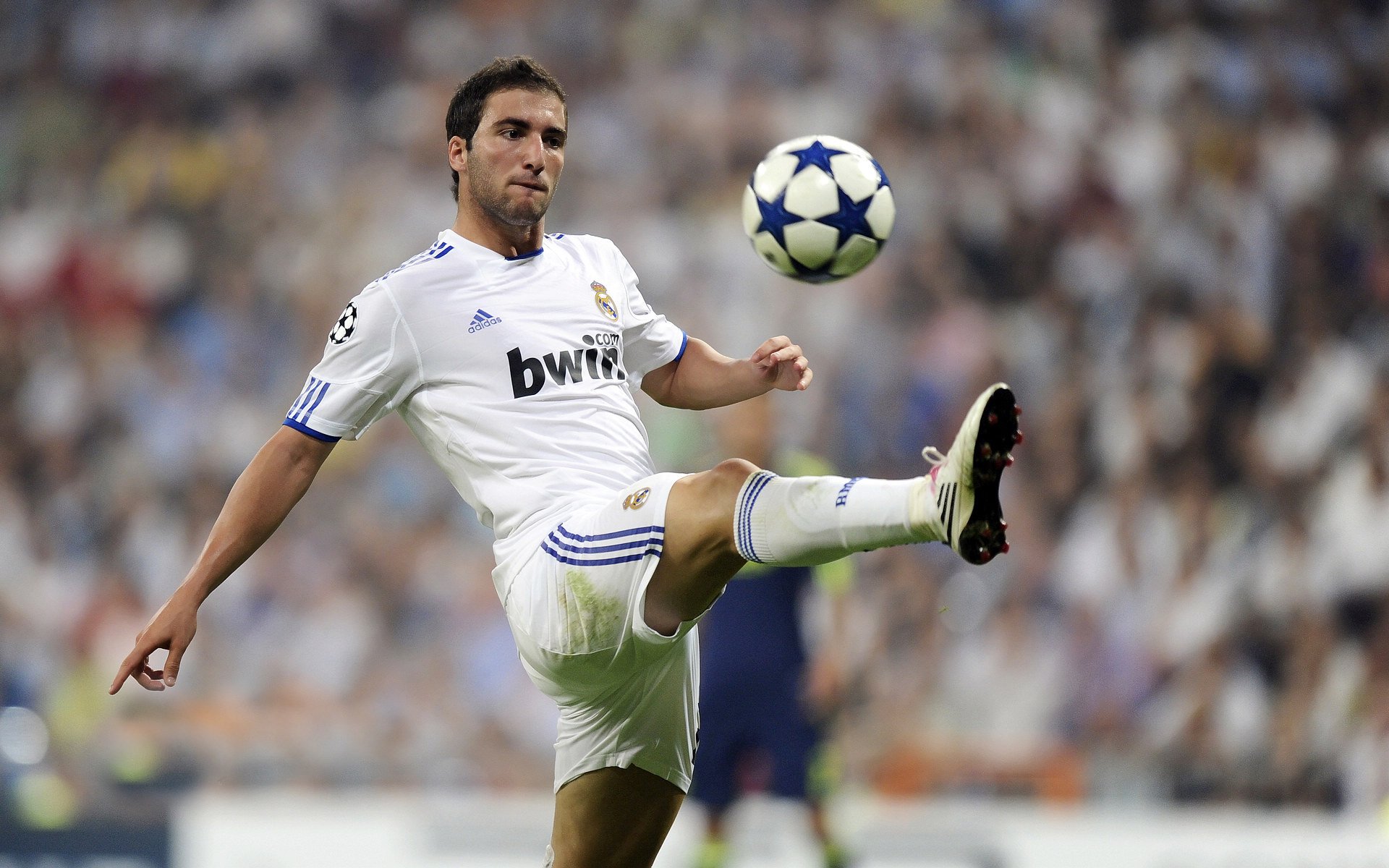 梅西迎来十五赛季高光表现，MAD球迷沸腾！